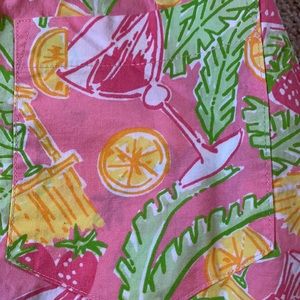Lilly Pulitzer Capri pants size 6 in a tiki hut print. NWOT